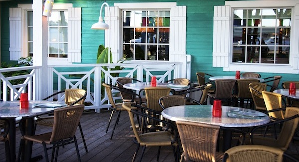 bahama breeze outside