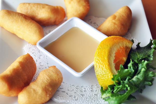 The menu says "Japanese Donuts". Looks like Thai donuts to me...