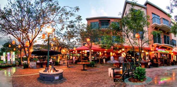 roccos_courtyardpano