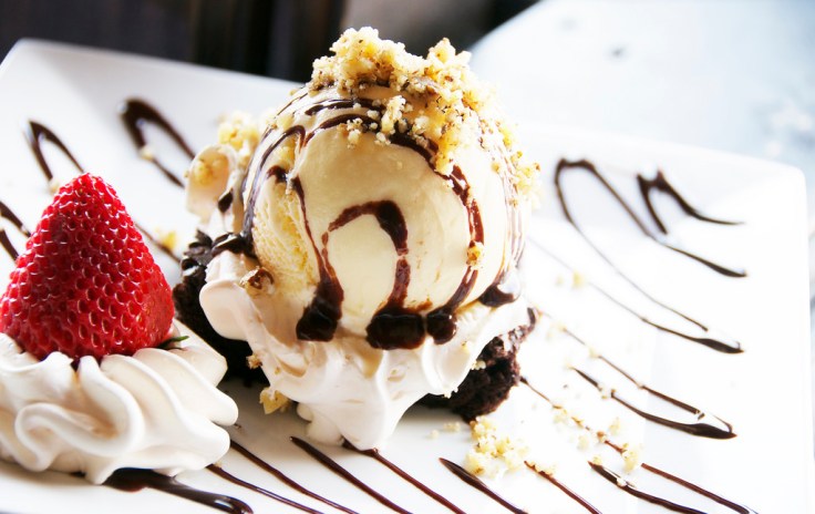 brownie with ice cream