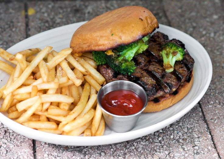 Broccoli-Cheeseburger